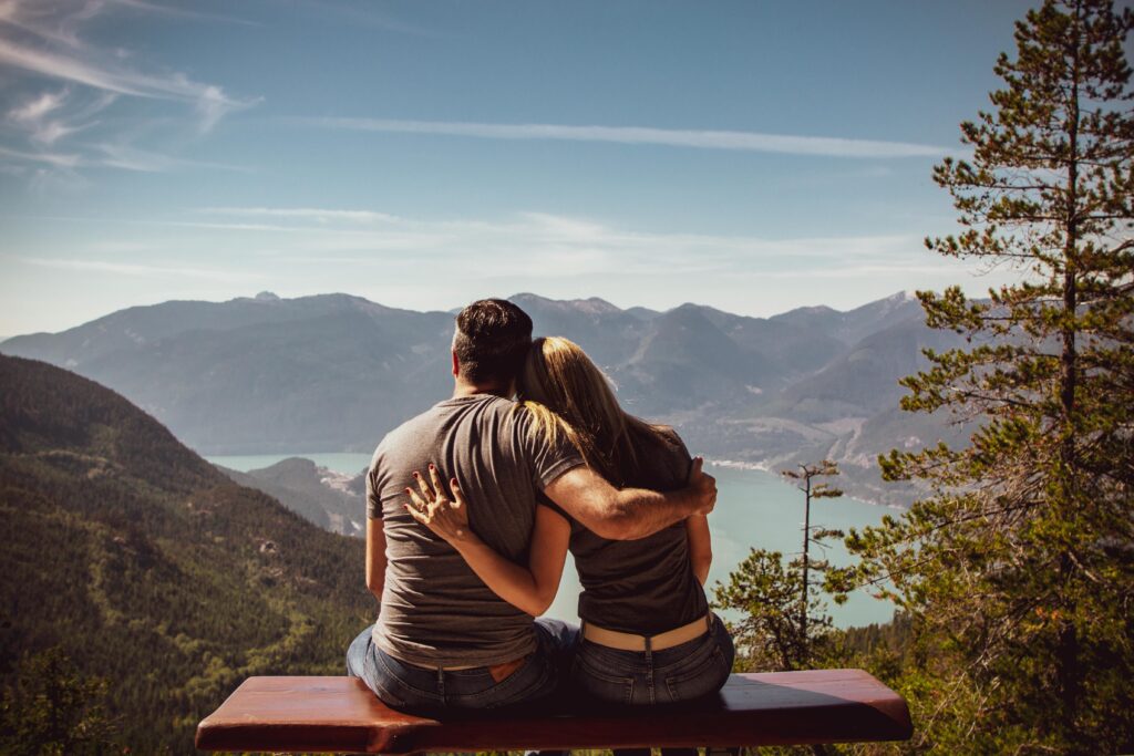 couple hugging in the montains 